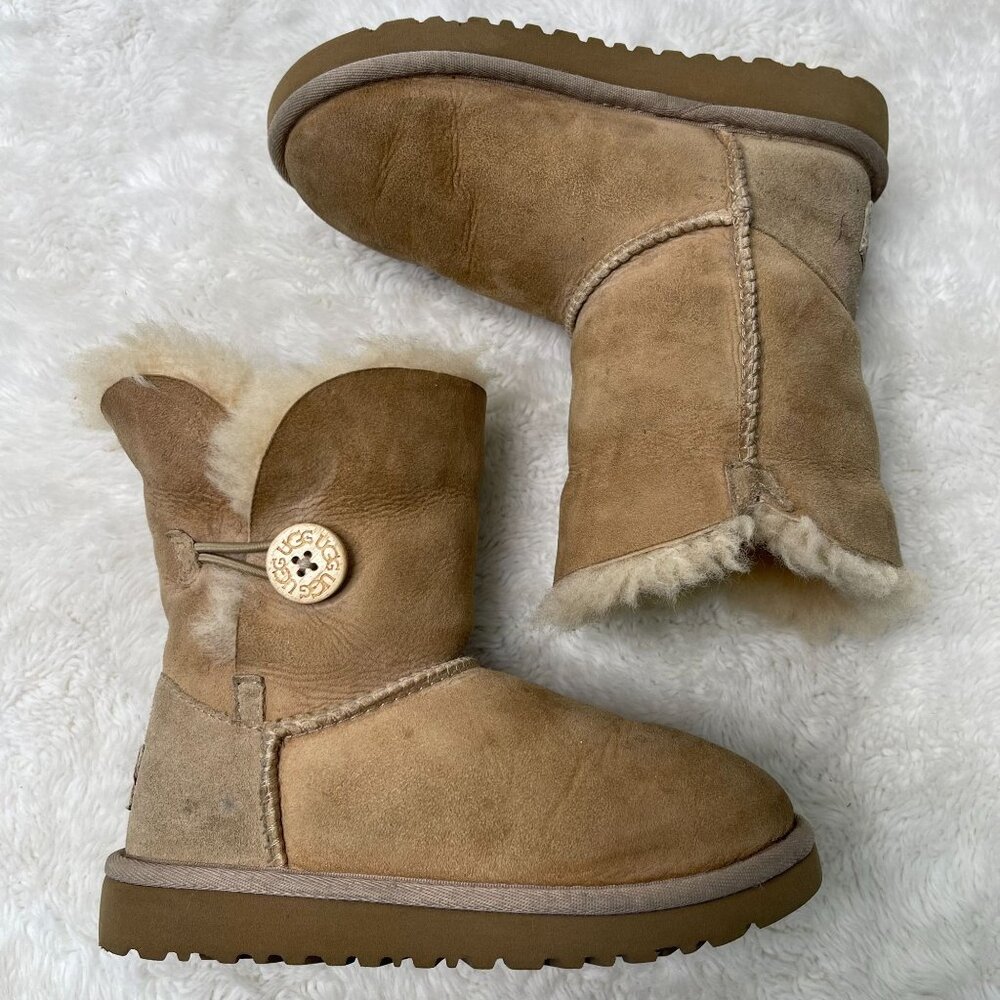 UGG #5991T Kid's Cream Tan Bailey Button Suede Boots Sheepskin Size 12